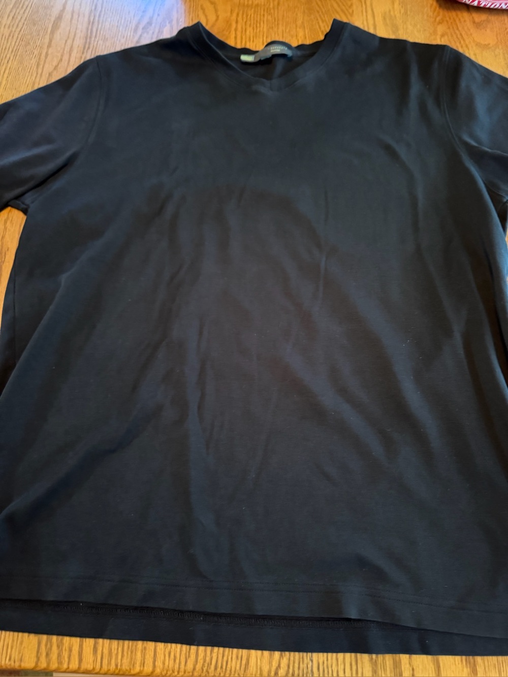 Robert Barakett V-neck T-shirt Large